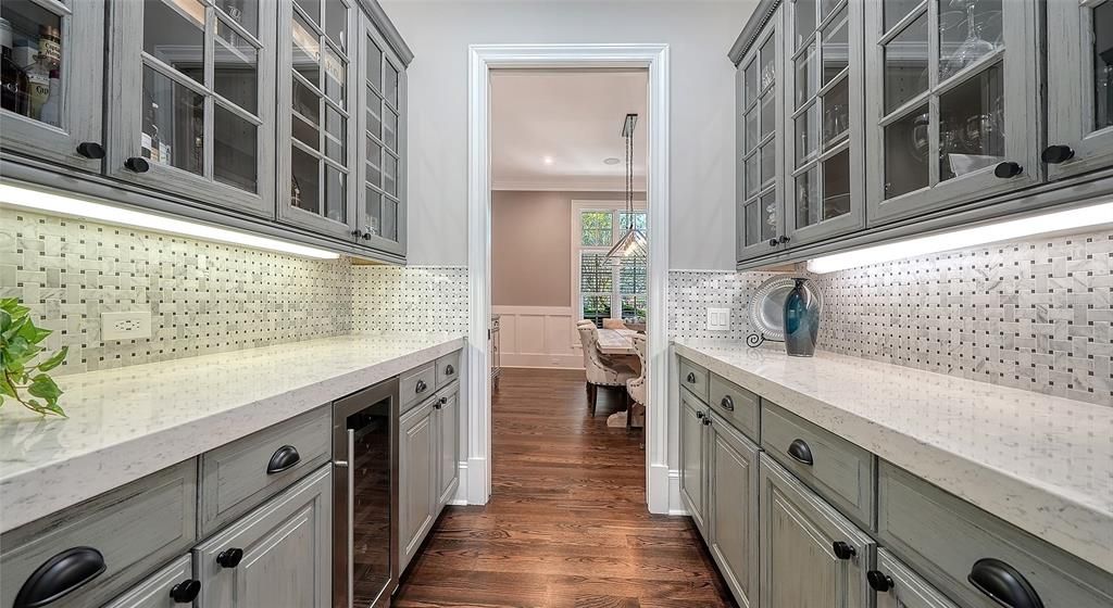 En Venta: $1,750,000 (6 camas, 4 baños, 5054 Pies cuadrados)