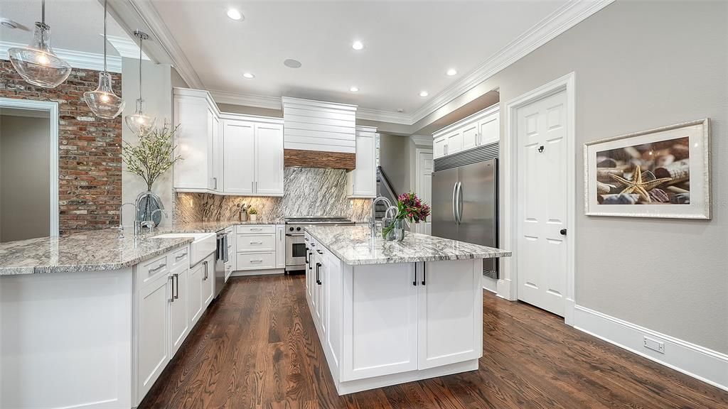 En Venta: $1,750,000 (6 camas, 4 baños, 5054 Pies cuadrados)