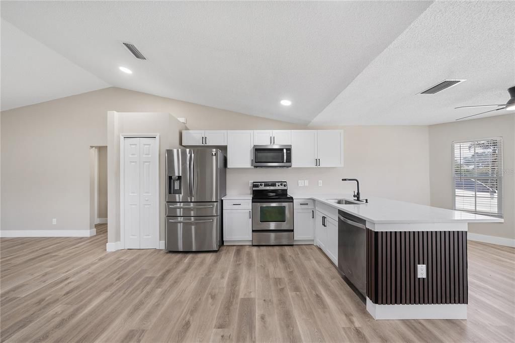 En Venta: $395,000 (3 camas, 2 baños, 2002 Pies cuadrados)