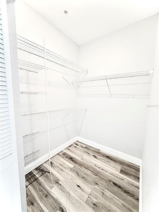 For Rent: $2,500 (4 beds, 2 baths, 1372 Square Feet)