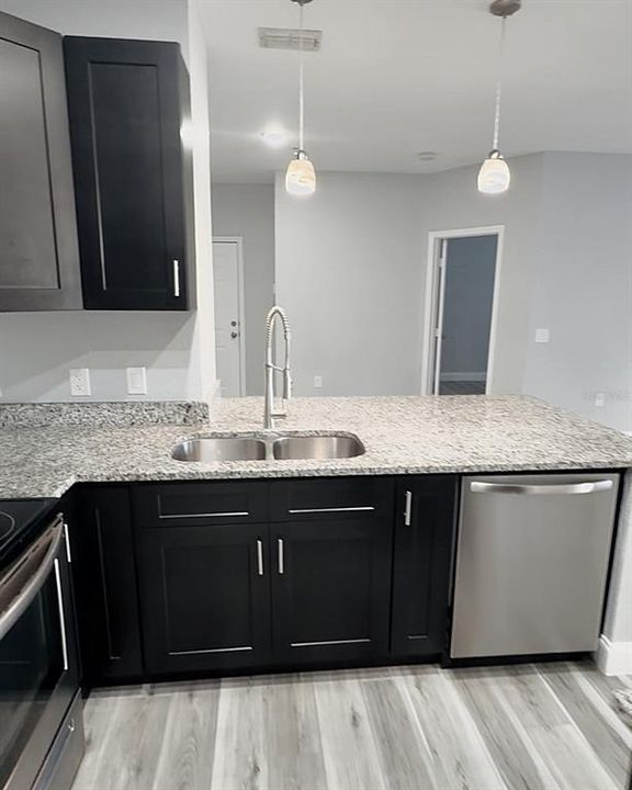 For Rent: $2,500 (4 beds, 2 baths, 1372 Square Feet)