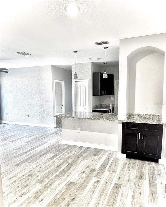 For Rent: $2,500 (4 beds, 2 baths, 1372 Square Feet)