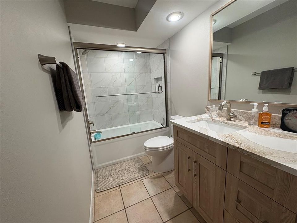 На продажу: $369,900 (2 спален, 2 ванн, 1250 Квадратных фут)