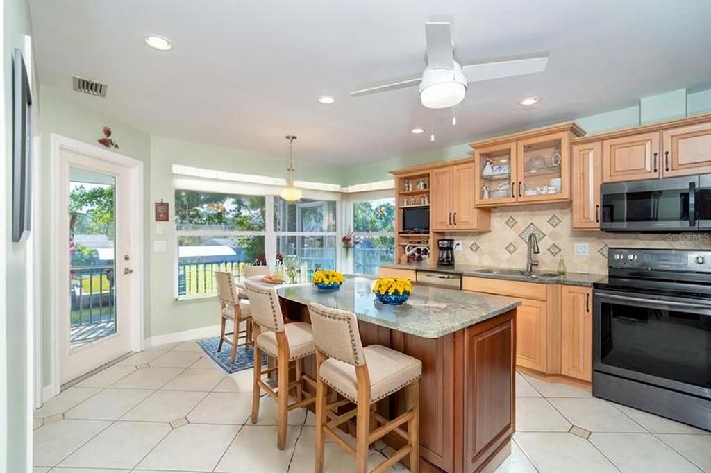 For Sale: $885,000 (3 beds, 2 baths, 1774 Square Feet)