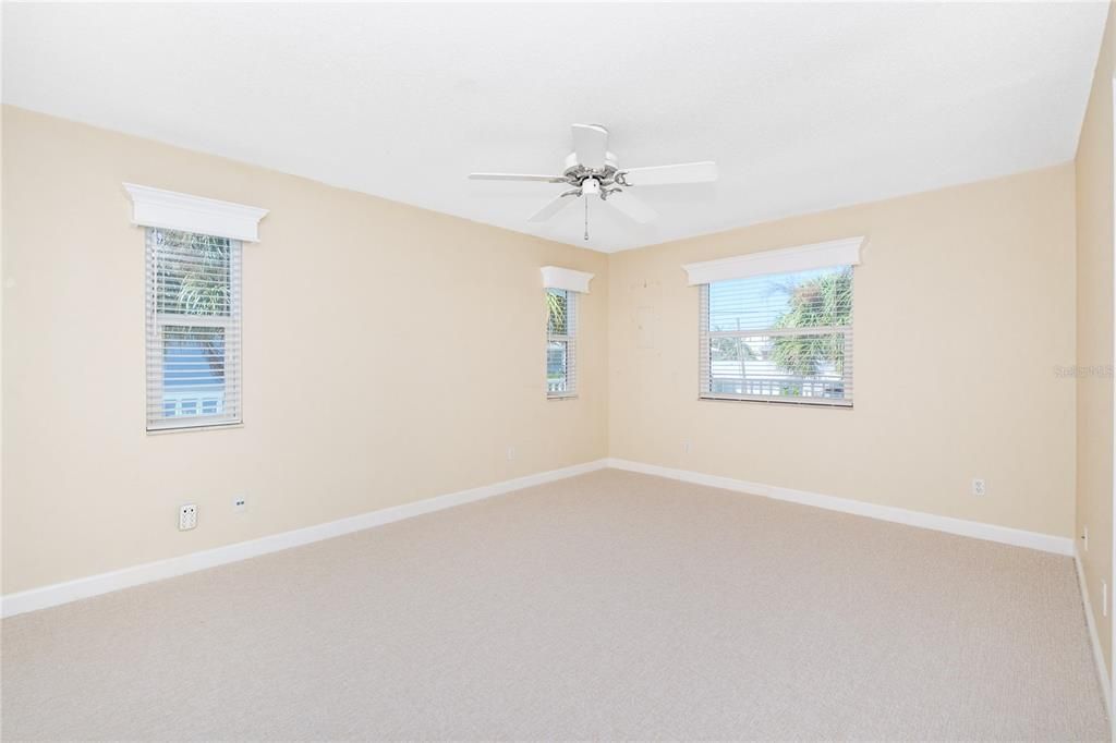 For Sale: $885,000 (3 beds, 2 baths, 1774 Square Feet)