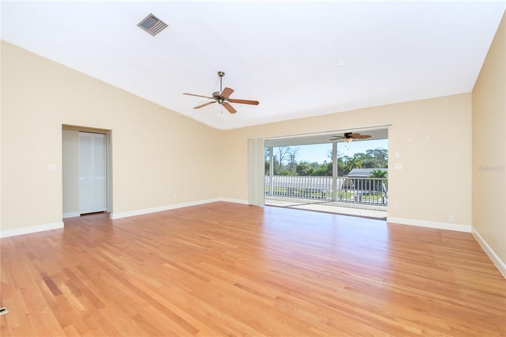 For Sale: $885,000 (3 beds, 2 baths, 1774 Square Feet)