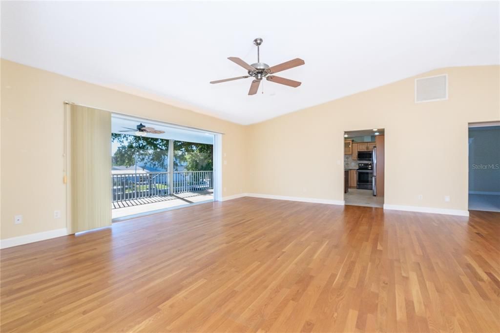 For Sale: $885,000 (3 beds, 2 baths, 1774 Square Feet)