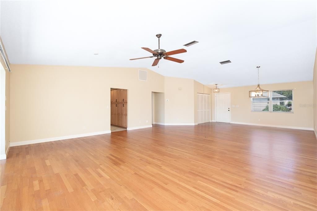 For Sale: $885,000 (3 beds, 2 baths, 1774 Square Feet)