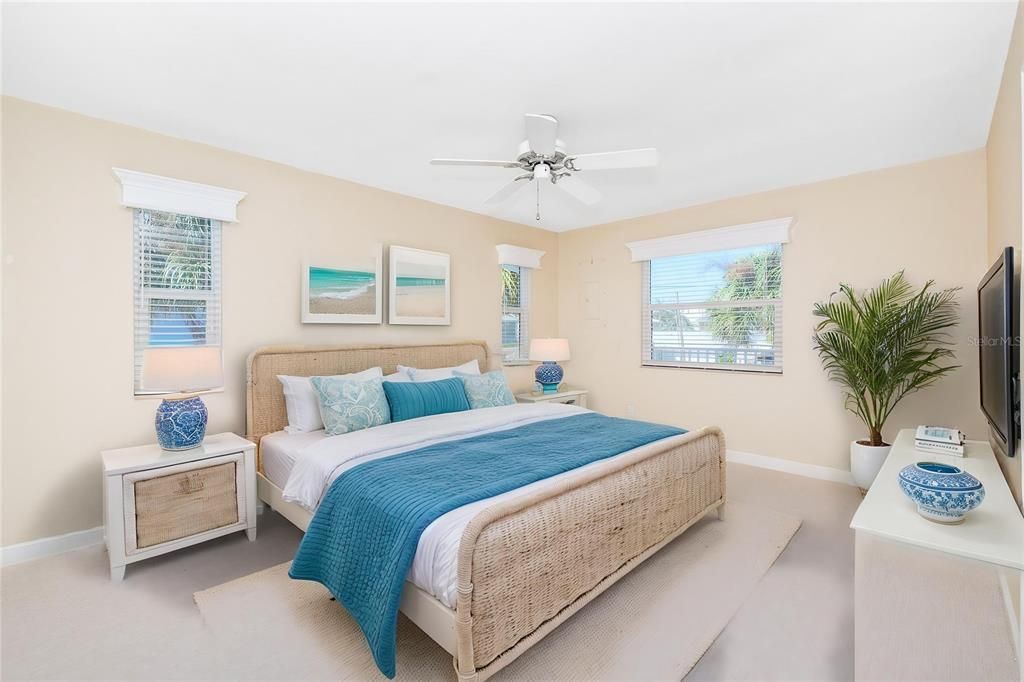 For Sale: $885,000 (3 beds, 2 baths, 1774 Square Feet)