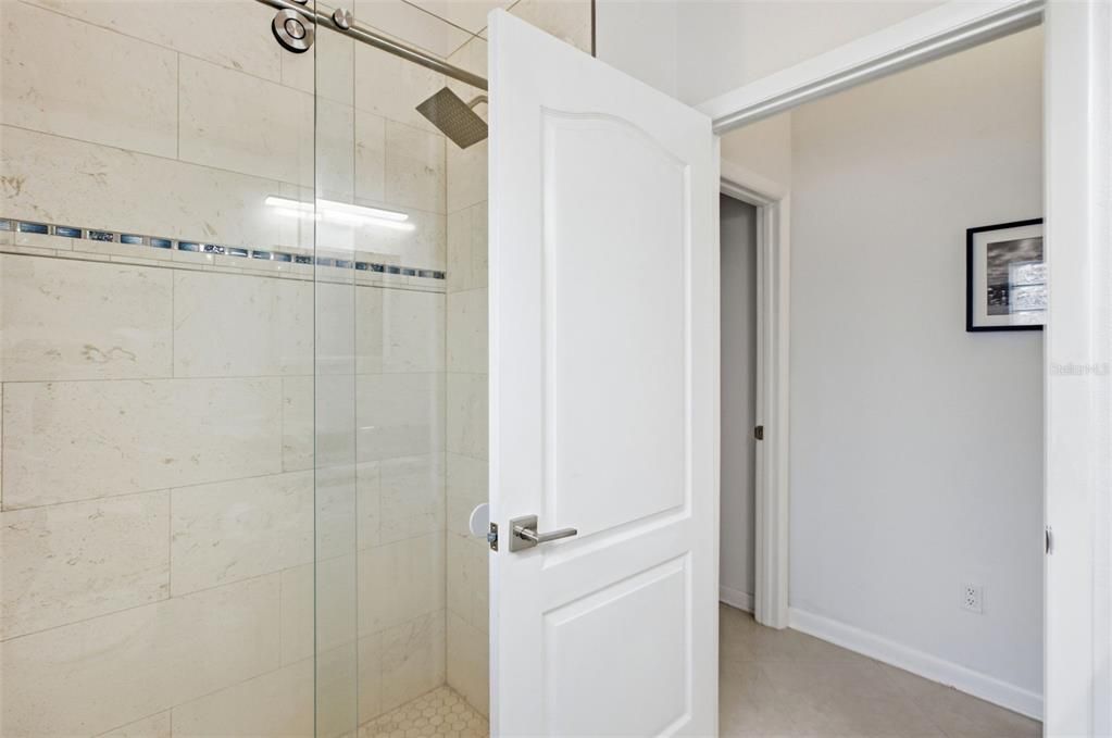For Sale: $1,600,000 (6 beds, 0 baths, 3707 Square Feet)