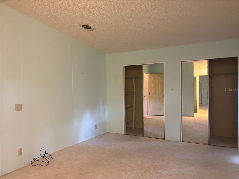 For Sale: $109,900 (2 beds, 2 baths, 1358 Square Feet)