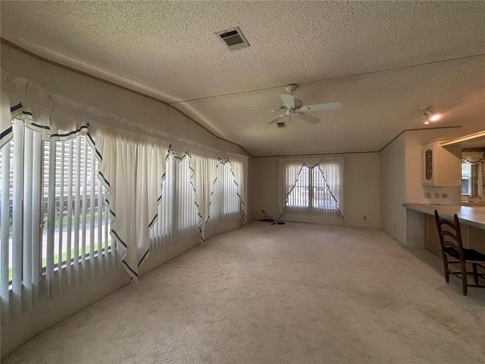 For Sale: $109,900 (2 beds, 2 baths, 1358 Square Feet)