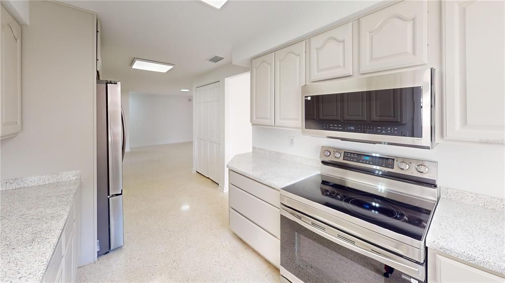 For Sale: $350,000 (4 beds, 2 baths, 1660 Square Feet)
