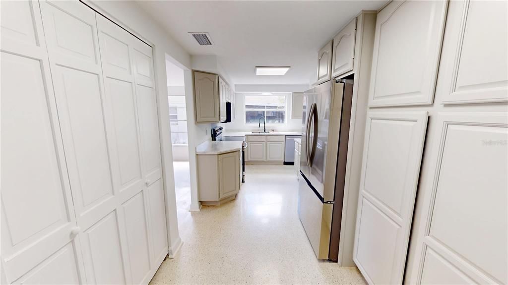 For Sale: $350,000 (4 beds, 2 baths, 1660 Square Feet)