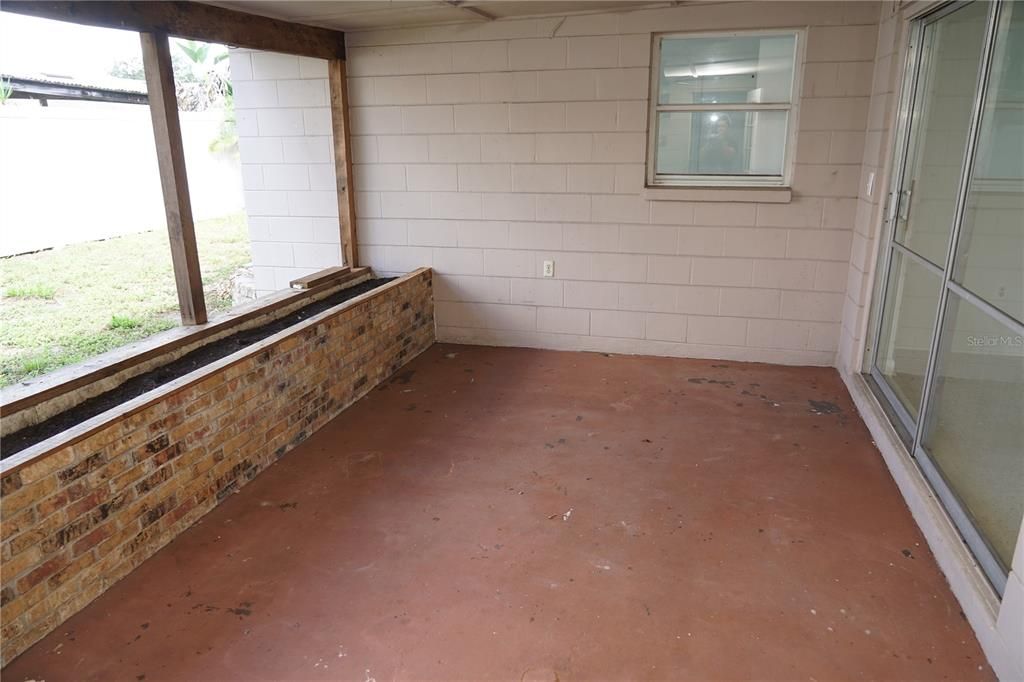 For Sale: $350,000 (4 beds, 2 baths, 1660 Square Feet)