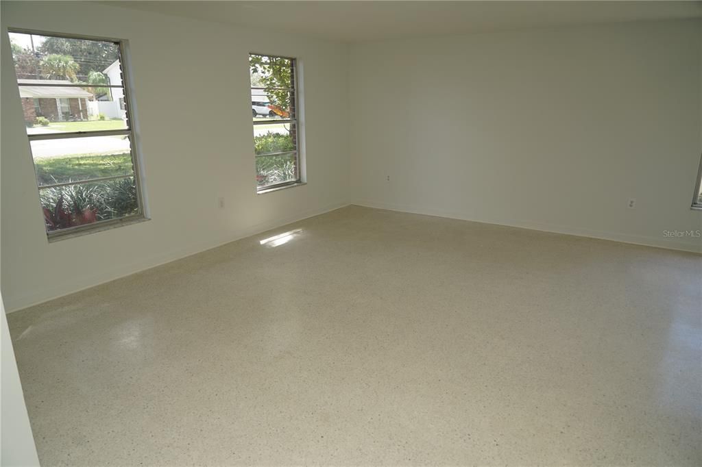 For Sale: $350,000 (4 beds, 2 baths, 1660 Square Feet)