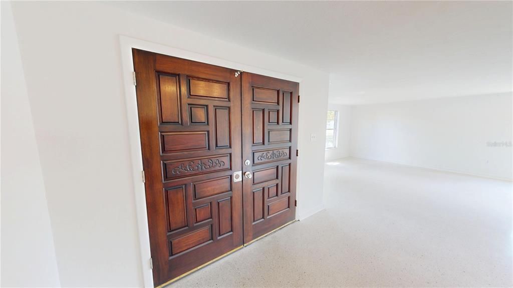 For Sale: $350,000 (4 beds, 2 baths, 1660 Square Feet)