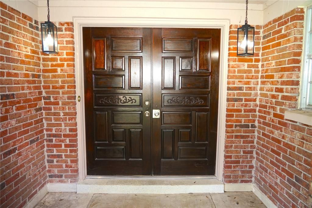 For Sale: $350,000 (4 beds, 2 baths, 1660 Square Feet)