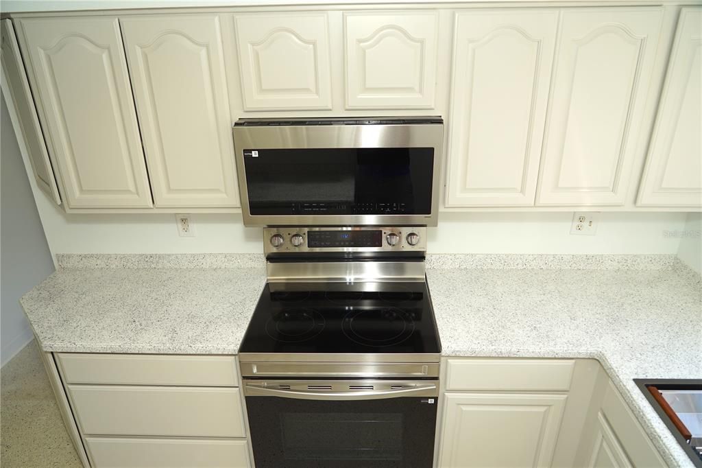 For Sale: $350,000 (4 beds, 2 baths, 1660 Square Feet)