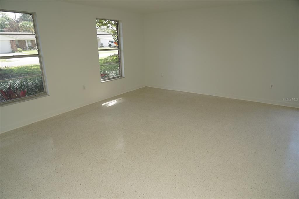 For Sale: $350,000 (4 beds, 2 baths, 1660 Square Feet)