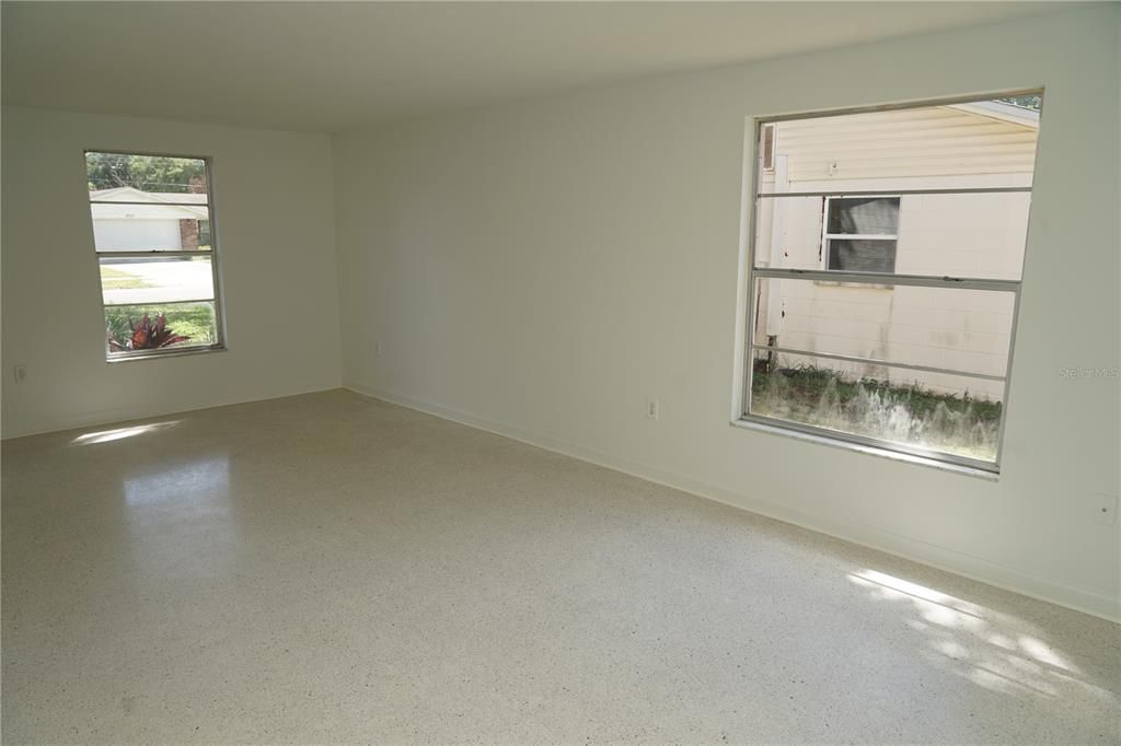 For Sale: $350,000 (4 beds, 2 baths, 1660 Square Feet)