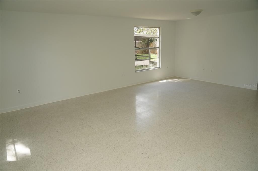 For Sale: $350,000 (4 beds, 2 baths, 1660 Square Feet)