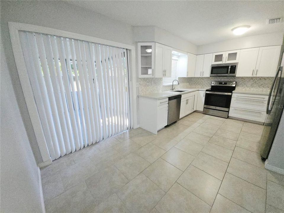 В аренду: $2,200 (3 спален, 2 ванн, 1144 Квадратных фут)