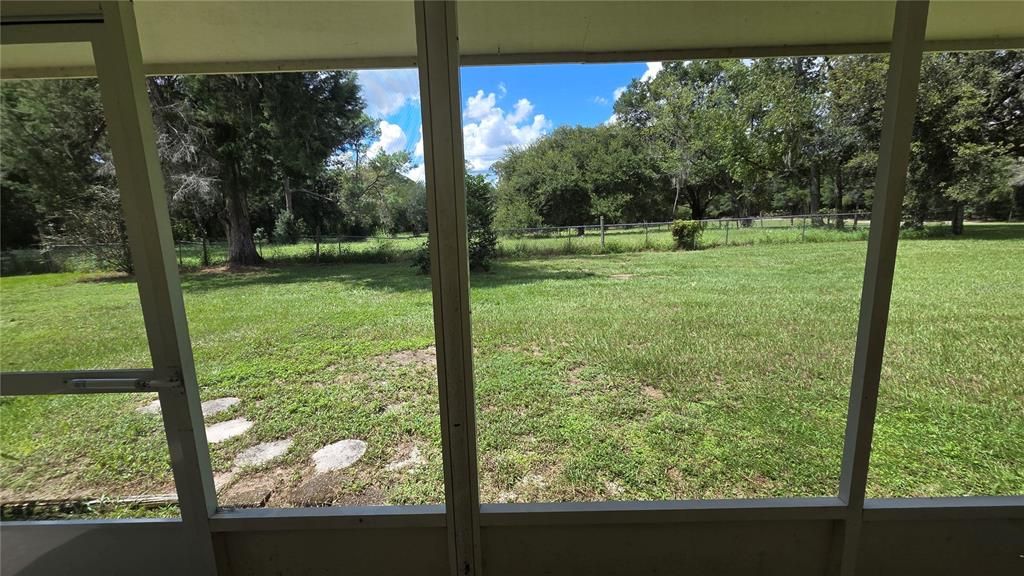 For Sale: $265,000 (3 beds, 2 baths, 1518 Square Feet)