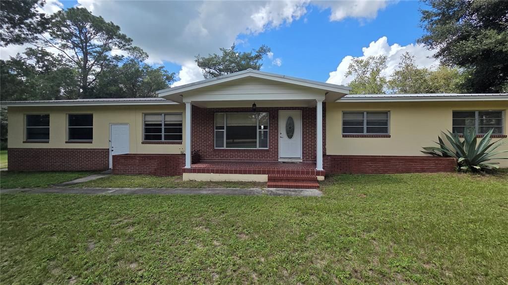 For Sale: $265,000 (3 beds, 2 baths, 1518 Square Feet)