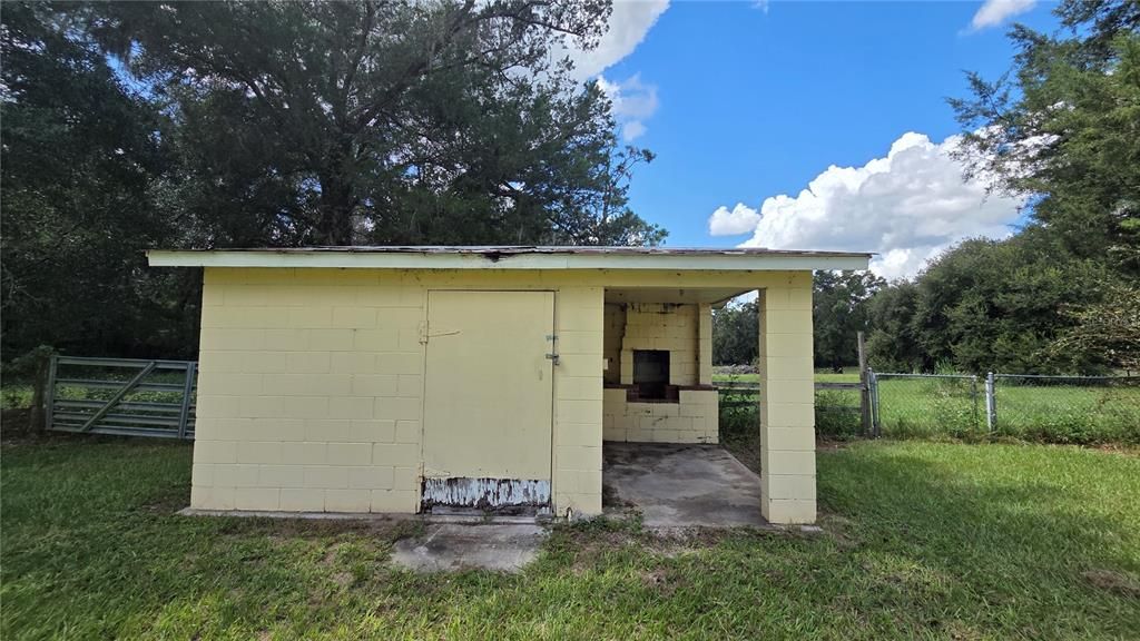 For Sale: $265,000 (3 beds, 2 baths, 1518 Square Feet)