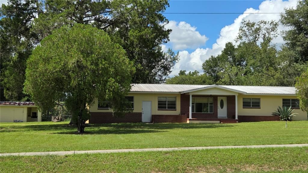 For Sale: $265,000 (3 beds, 2 baths, 1518 Square Feet)
