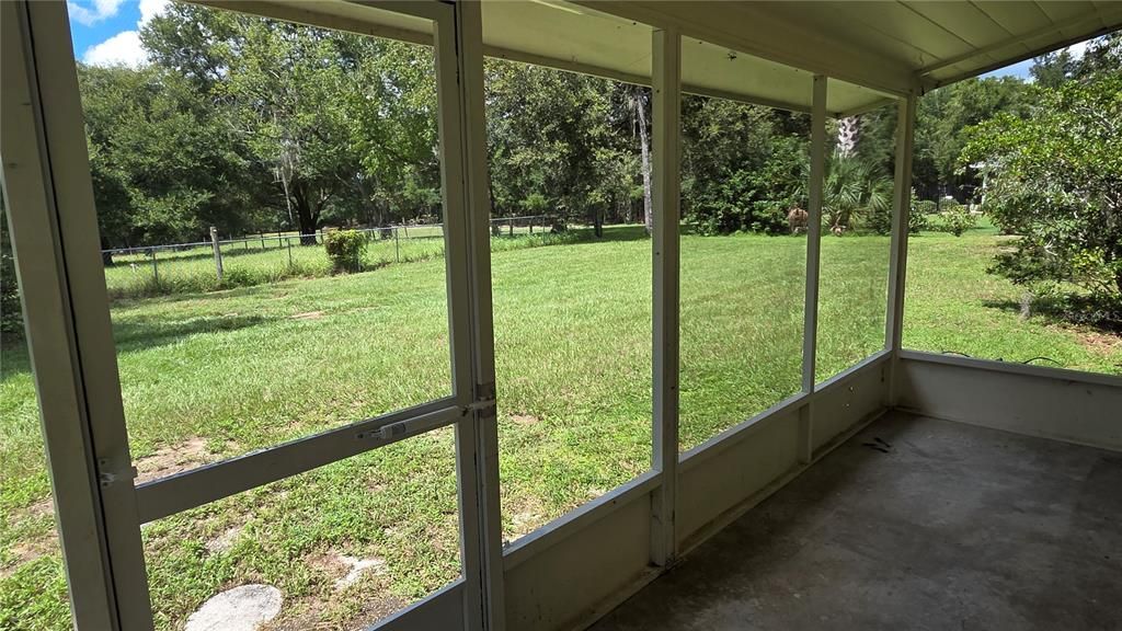 For Sale: $265,000 (3 beds, 2 baths, 1518 Square Feet)