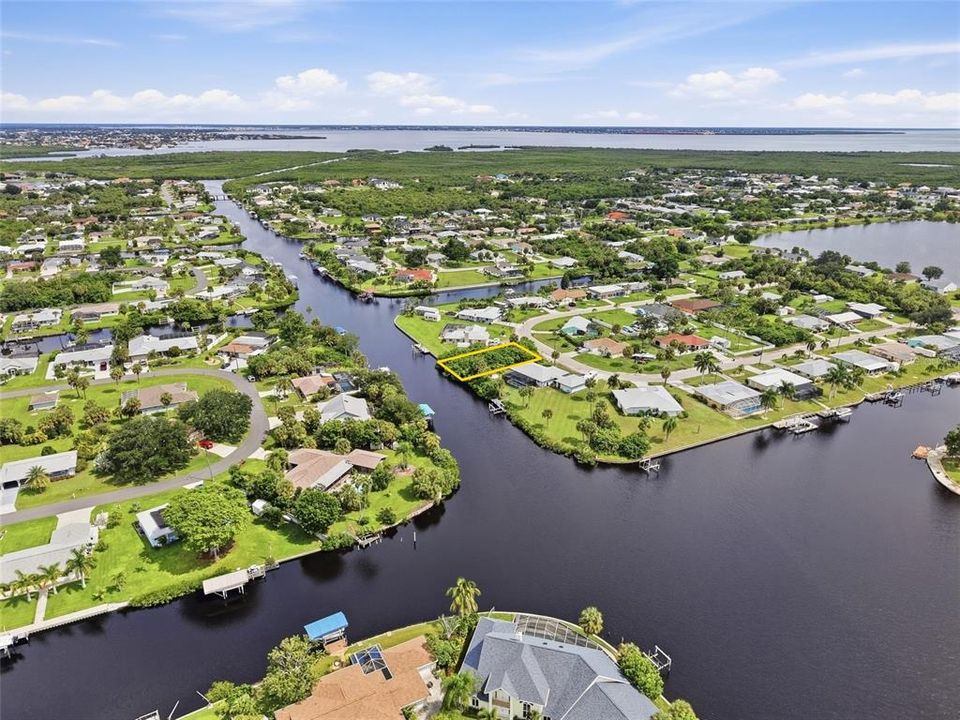 На продажу: $99,900 (0.23 acres)