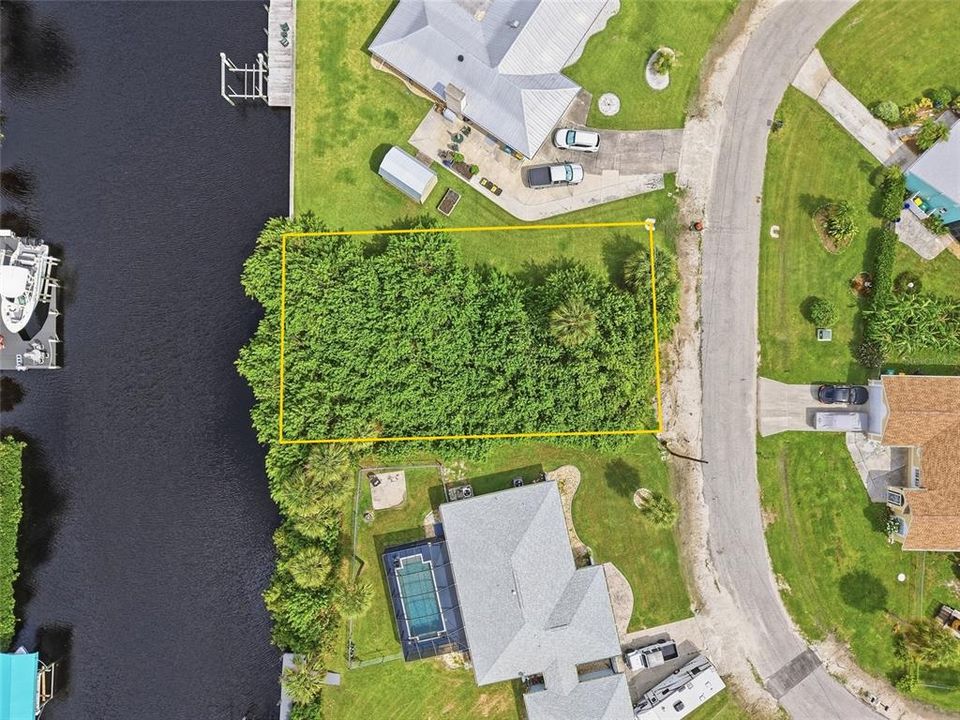 На продажу: $99,900 (0.23 acres)