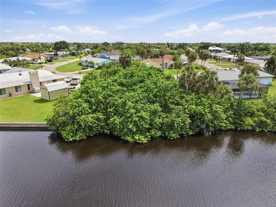 На продажу: $99,900 (0.23 acres)