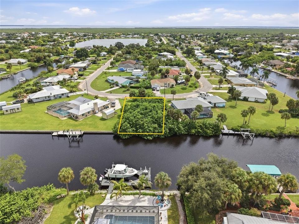 На продажу: $99,900 (0.23 acres)