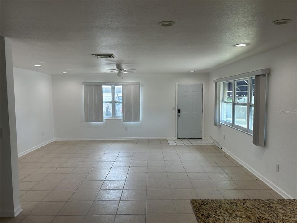 For Rent: $2,200 (2 beds, 1 baths, 1120 Square Feet)