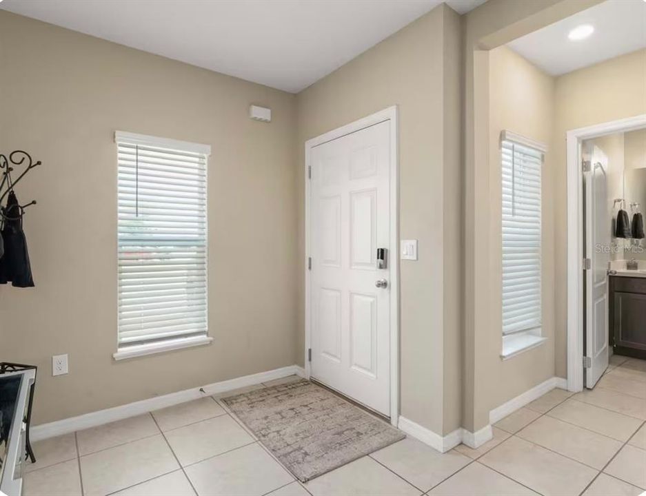 For Rent: $2,200 (3 beds, 2 baths, 1762 Square Feet)
