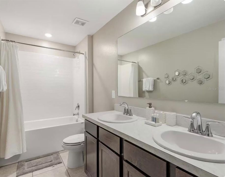 For Rent: $2,200 (3 beds, 2 baths, 1762 Square Feet)