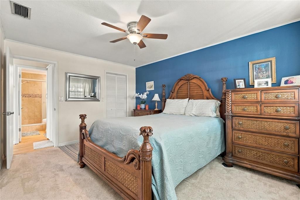 For Sale: $95,000 (1 beds, 1 baths, 985 Square Feet)
