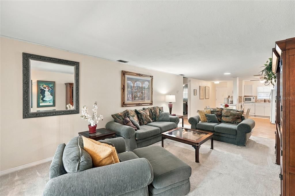 For Sale: $95,000 (1 beds, 1 baths, 985 Square Feet)