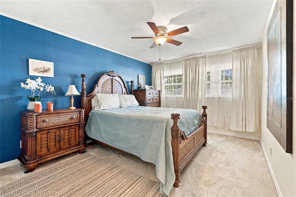 For Sale: $95,000 (1 beds, 1 baths, 985 Square Feet)