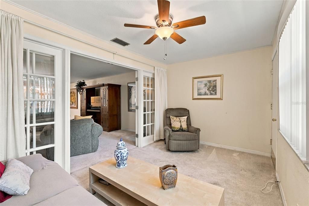 For Sale: $95,000 (1 beds, 1 baths, 985 Square Feet)