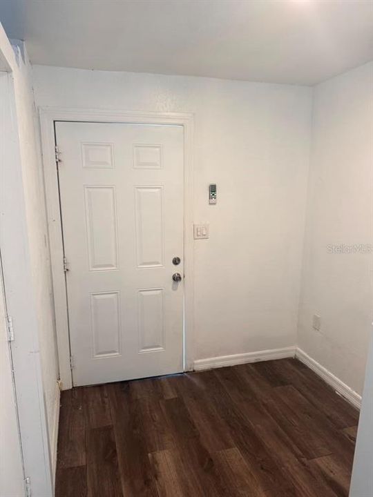 For Rent: $1,000 (1 beds, 1 baths, 350 Square Feet)