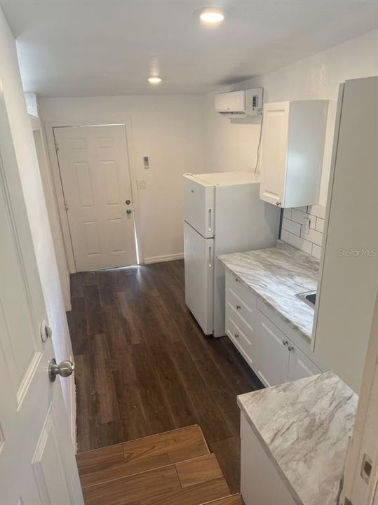 For Rent: $1,000 (1 beds, 1 baths, 350 Square Feet)