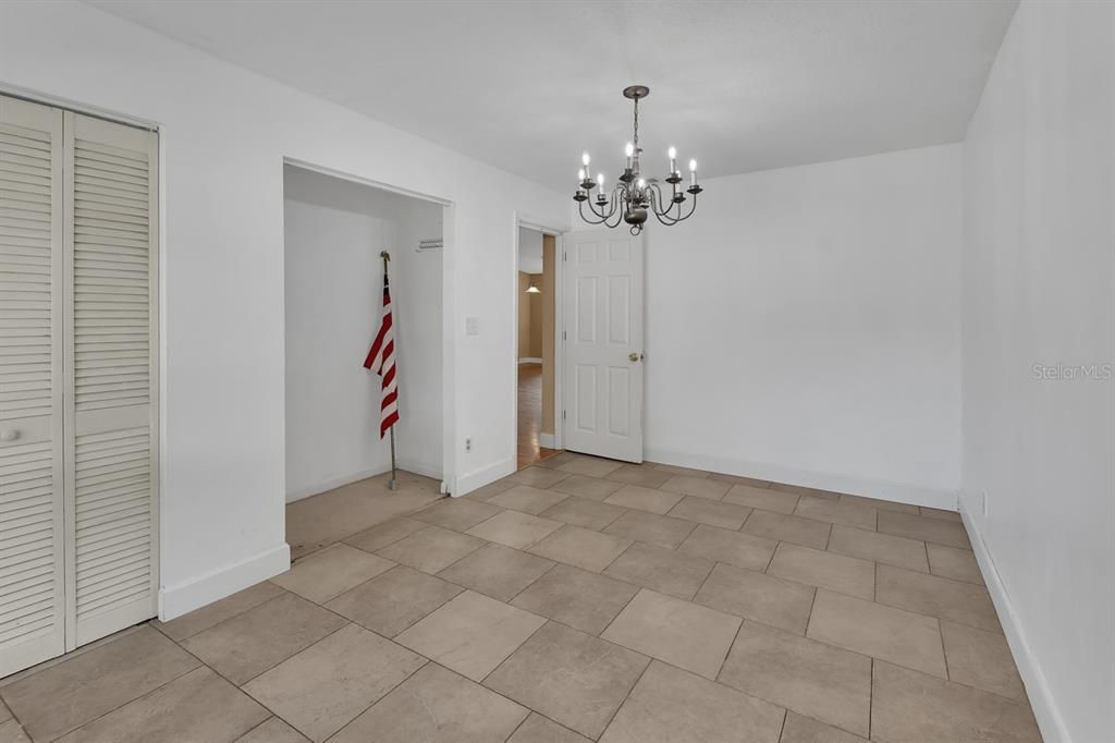 En Venta: $310,000 (4 camas, 2 baños, 1606 Pies cuadrados)