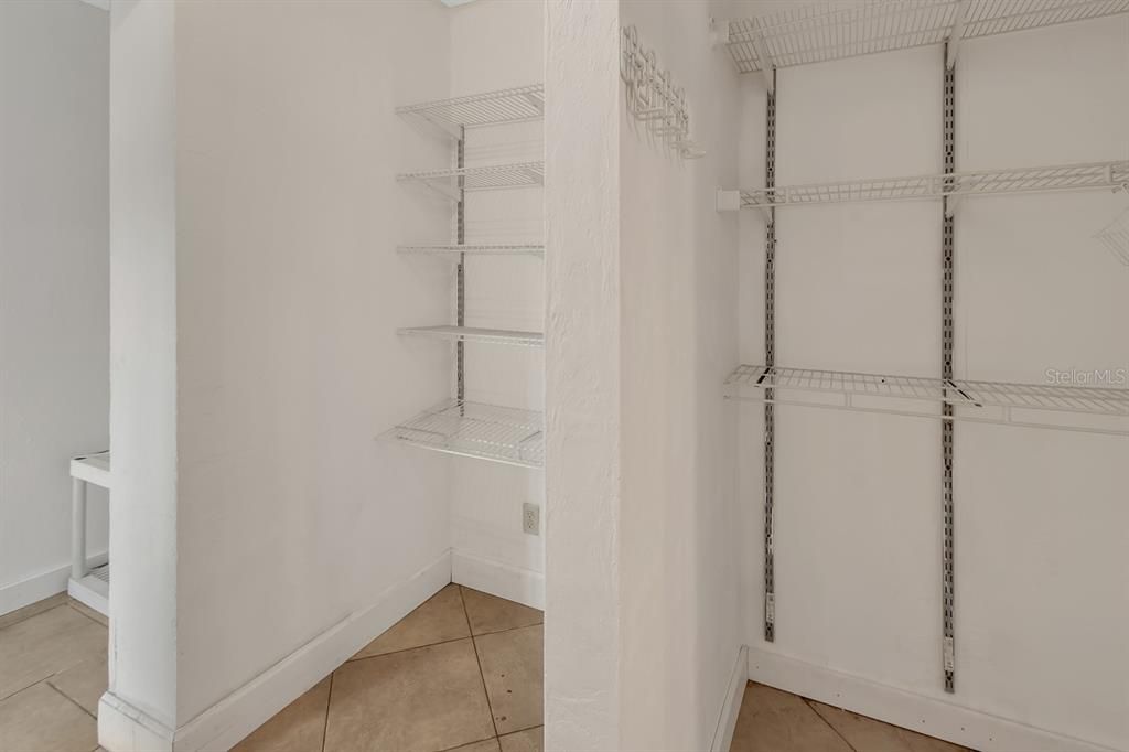 En Venta: $310,000 (4 camas, 2 baños, 1606 Pies cuadrados)