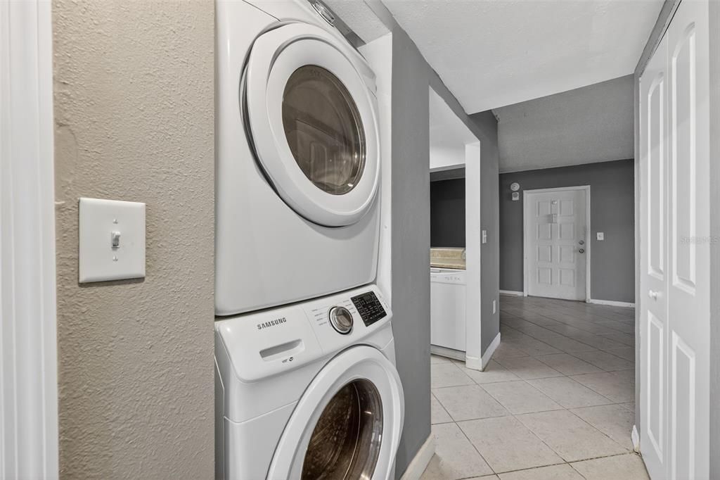 Active With Contract: $129,900 (2 beds, 2 baths, 1060 Square Feet)
