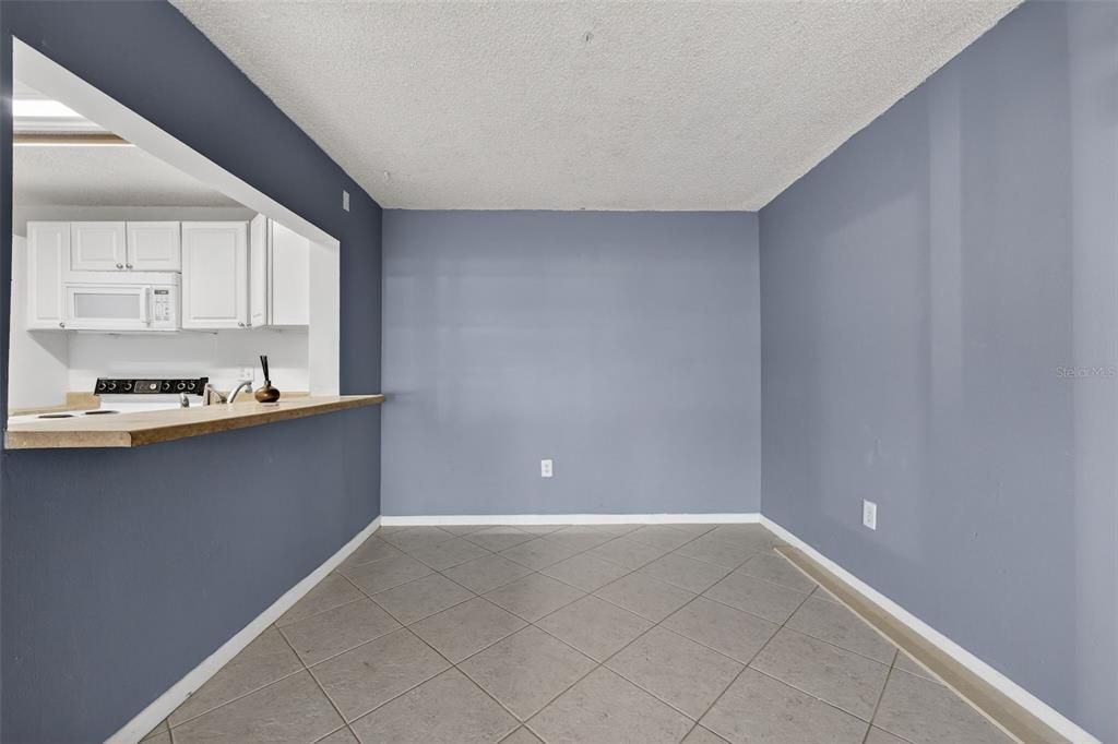 Active With Contract: $129,900 (2 beds, 2 baths, 1060 Square Feet)