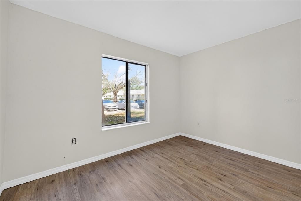 Active With Contract: $129,900 (2 beds, 2 baths, 1060 Square Feet)